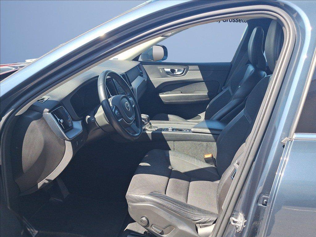 VOLVO XC60 2.0 d4 Momentum auto my20 del 2020