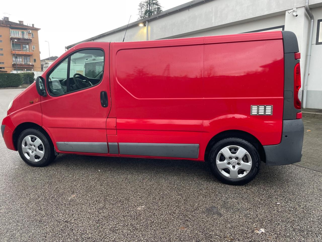 Opel Vivaro 2.0 CDTI 120CV anno 2013 pronto uso