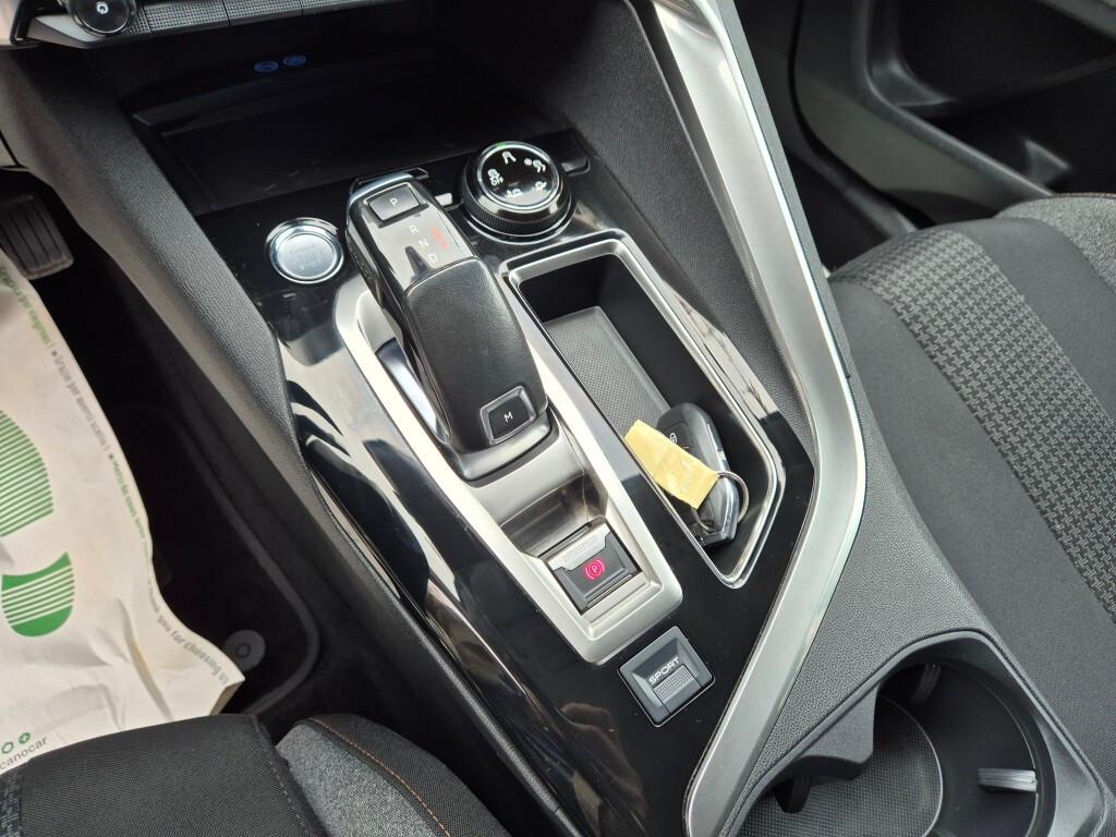 Peugeot 3008 BlueHDi 130CV EAT8 CERCHI-18 CAMERA
