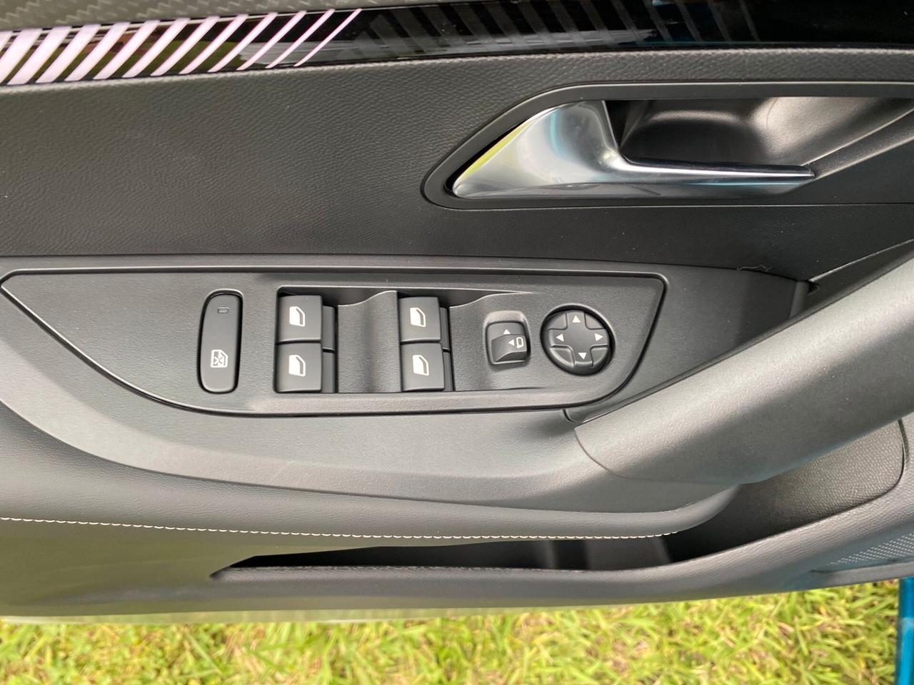 Peugeot 2008 PureTech 130 S&S EAT8 Allure