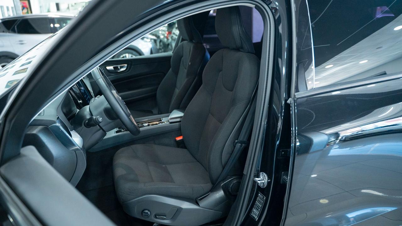 Volvo XC 60 XC60 B4 D 2.0 GEARTRONIC MOMENTUM SPORT LED NAVI FULL OPTIONAL