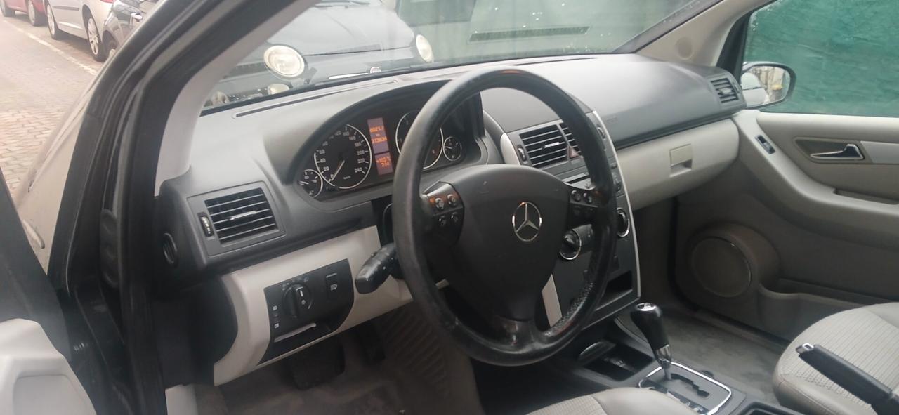 Mercedes cl. A 180 D automatica neopatentati