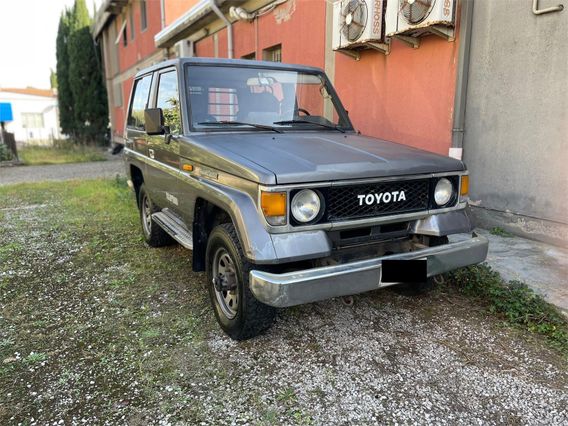 TOYOTA Land Cruiser 2.4 TD S.W. LJ70 LX