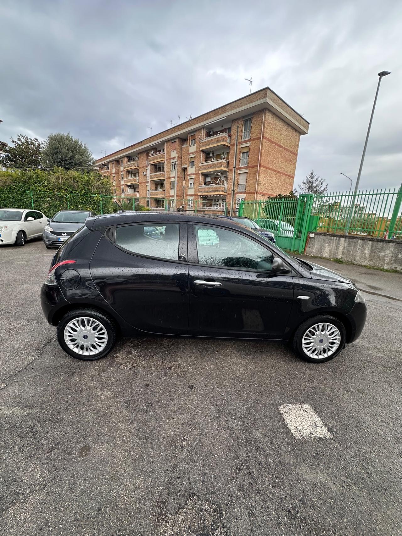 Lancia Ypsilon 1.2 69 CV 5 porte Unyca