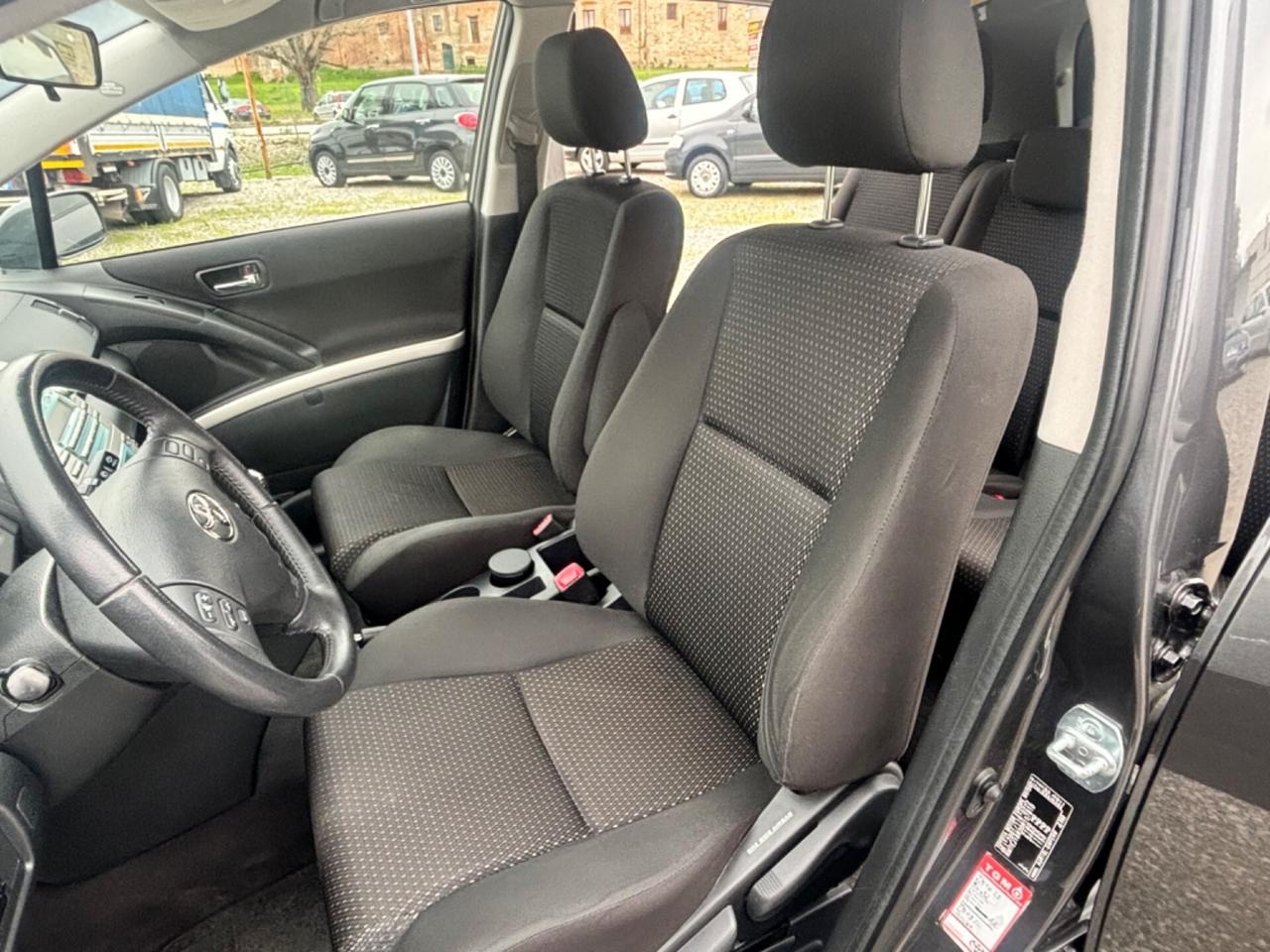 Toyota Corolla Verso 2.2 16V D-4D D-Cat