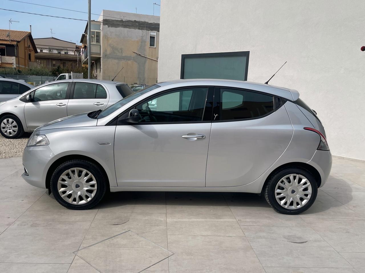 Lancia Ypsilon 1.2 69 CV 5 porte S&S Silver