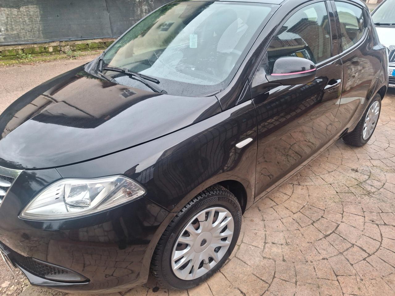 Lancia Ypsilon 1.2 69 CV 5 porte GPL Ecochic Silver neopatentati