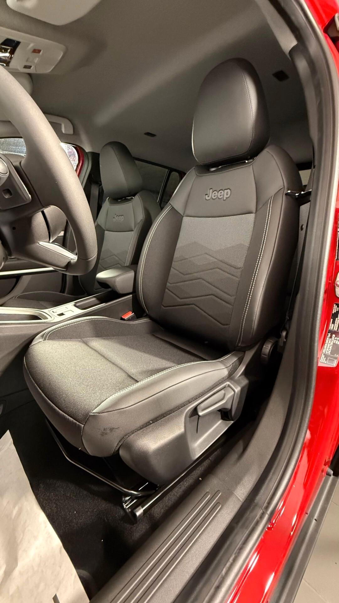 Jeep Avenger 1.2 Turbo 100 CV MHEV Summit