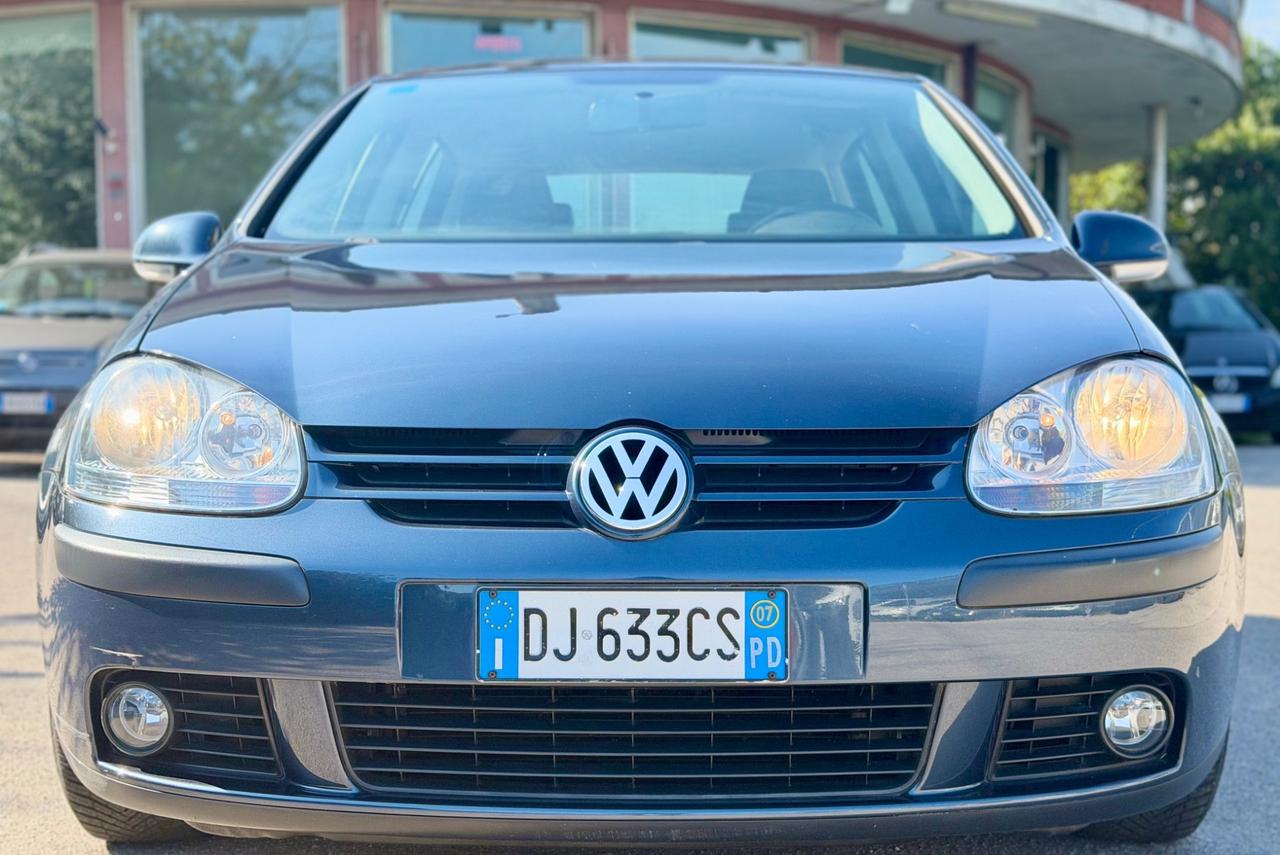 Volkswagen Golf 1,6 benzina km 120,000 ok neopatentati ! ! B