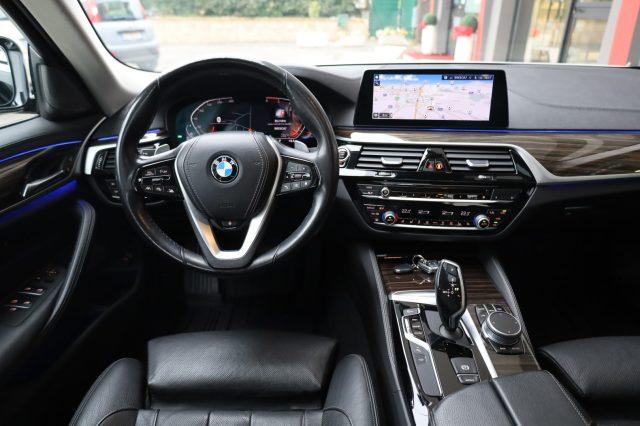 BMW 530 d xDrive 249CV Berlina Live Cockpit HeadUp Tetto