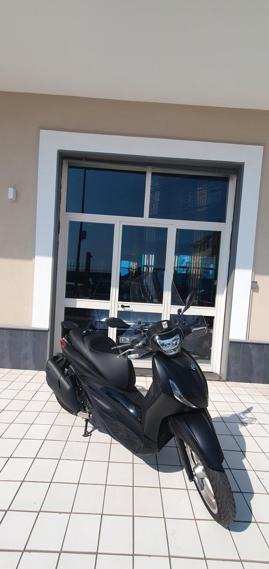 Piaggio Beverly 400 Deep Black Euro 5
