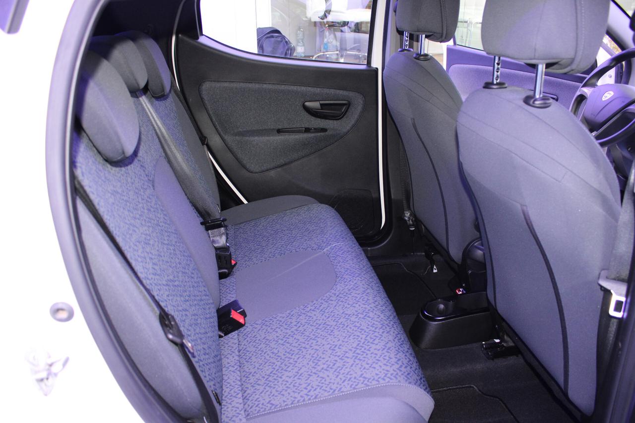 Lancia Ypsilon 1.0 FireFly 5 porte S&S Hybrid Ecochic Silver