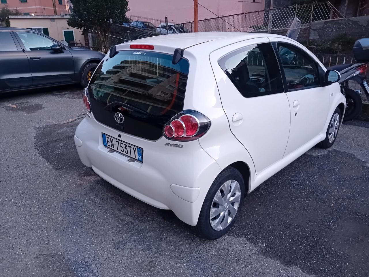 Toyota Aygo 1.0 12V VVT-i 5 porte Active Connect