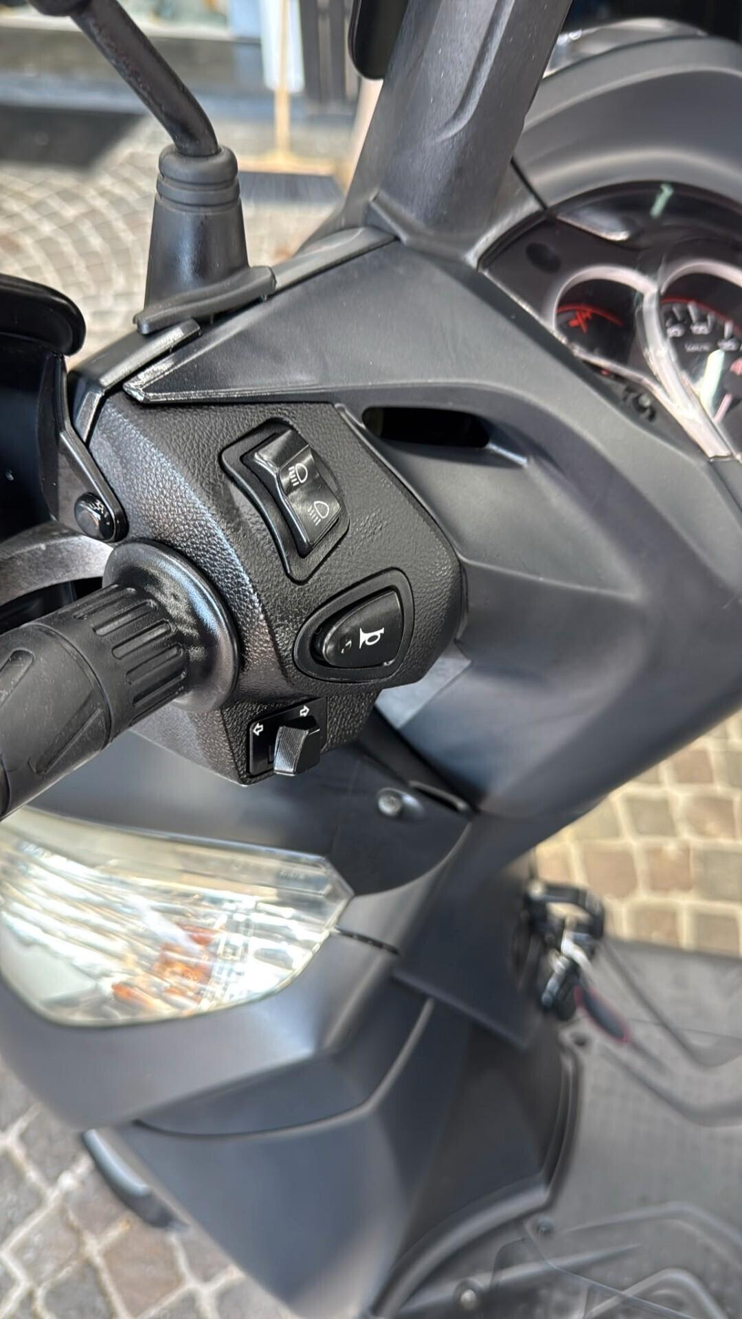 Honda SH 300 Base