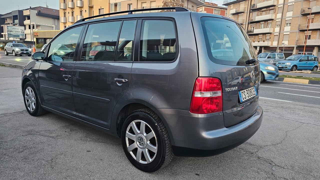 Volkswagen Touran 7 POSTI