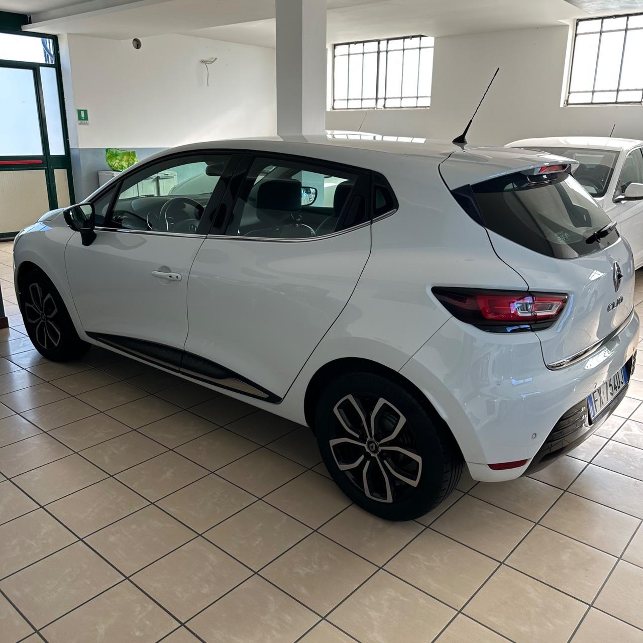 Renault Clio TCe 12V 75 CV 5 porte Moschino Intens