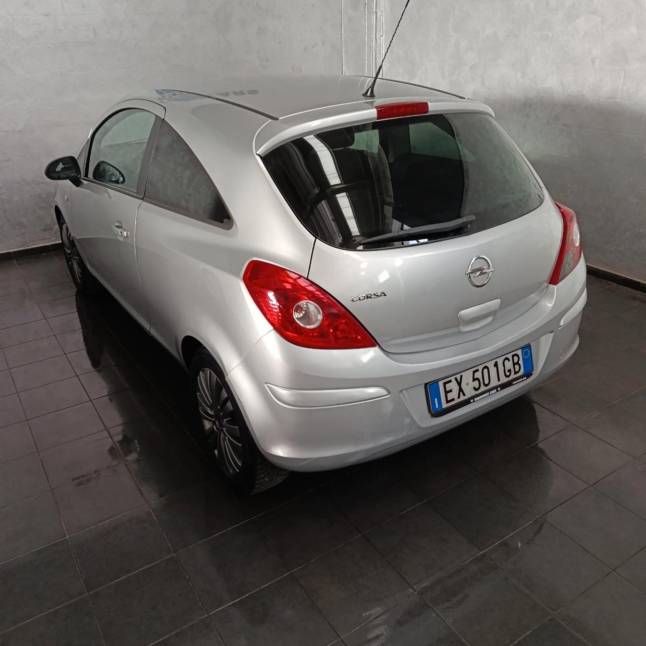 Opel Corsa 1.2 BENZINA Edition