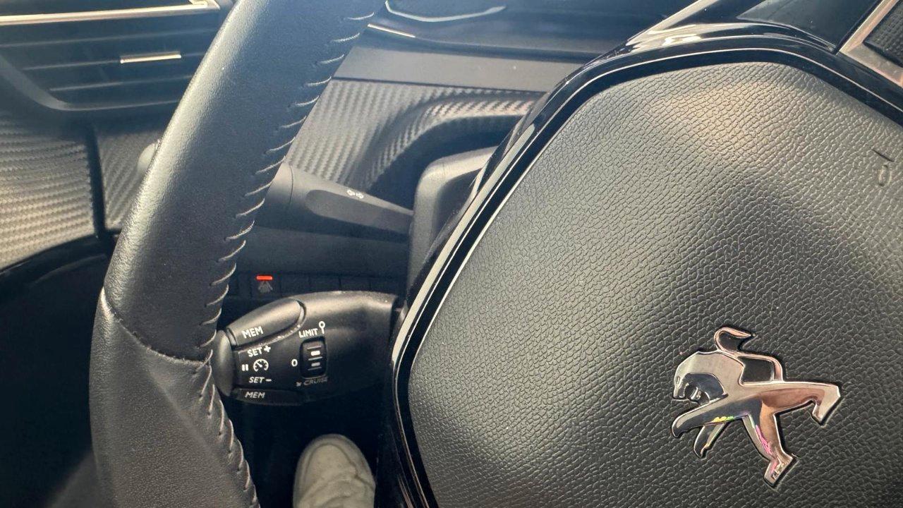 Peugeot 208 1.2 Puretech ALLURE 100 Cv.