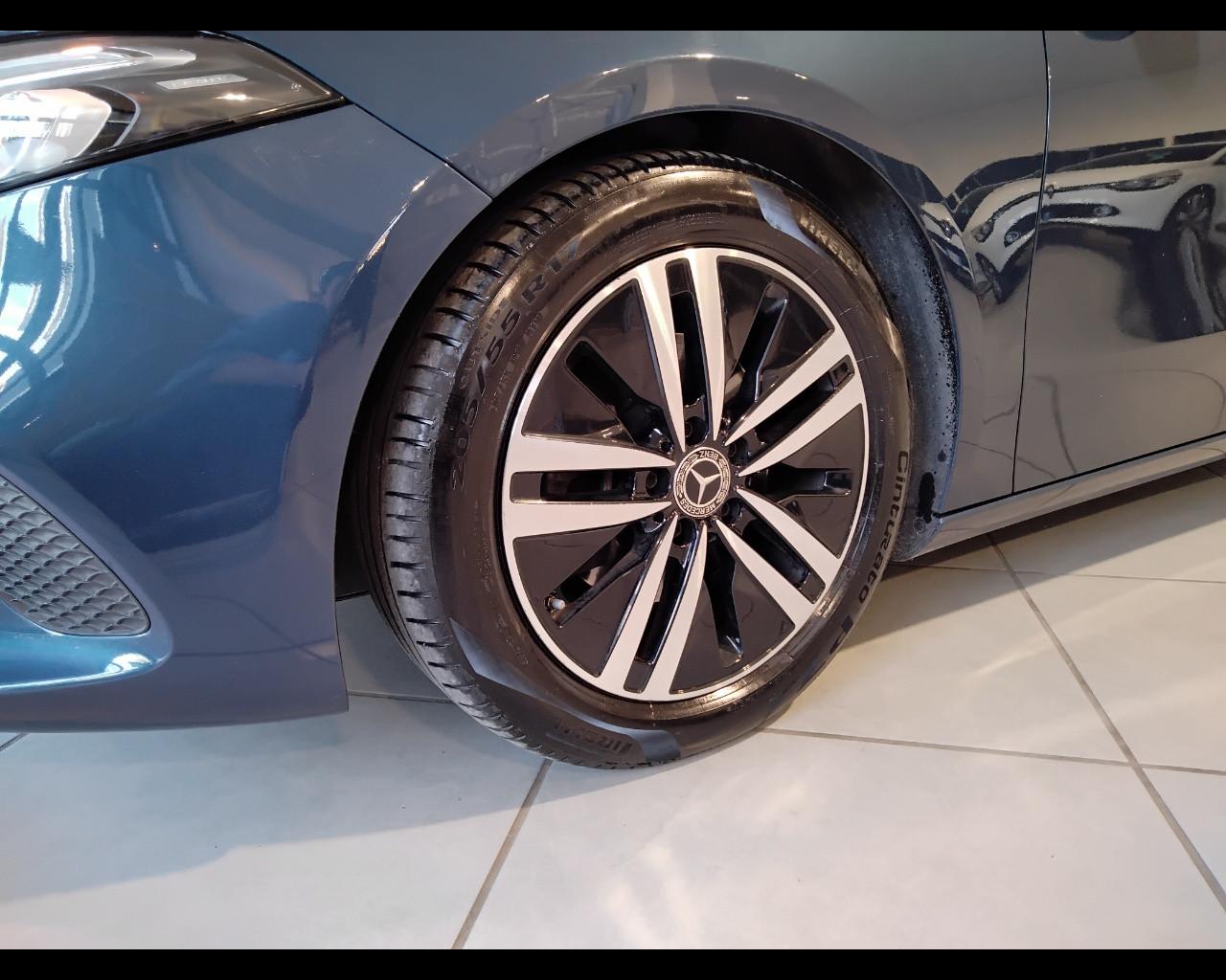 Mercedes-Benz Classe A - W177 2018 - A 180 d Sport auto