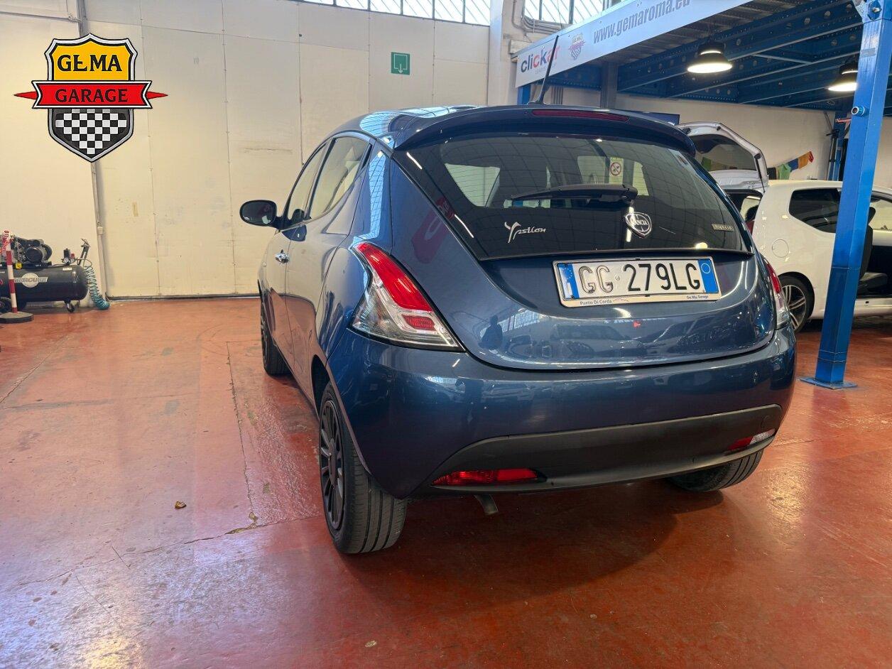 Lancia Ypsilon 1.0 firefly hybrid Silver s&s 70cv