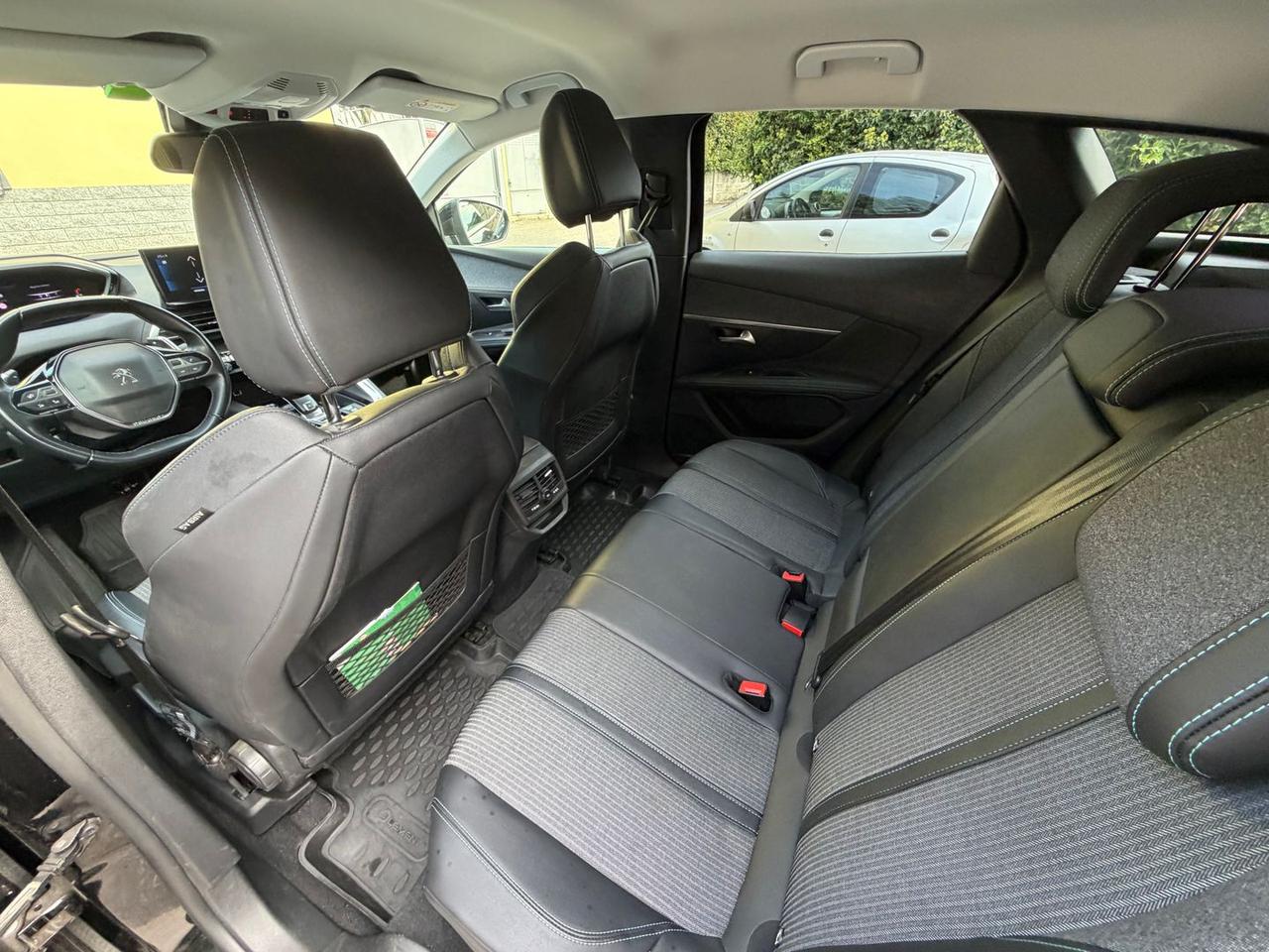 Peugeot 3008 Allure Pack 1.5 Blue HDI 130 #50512
