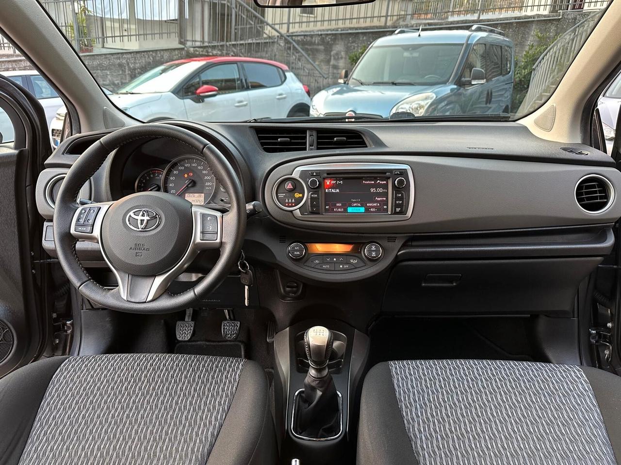 Toyota Yaris 1.3 5 porte Lounge Multidrive S