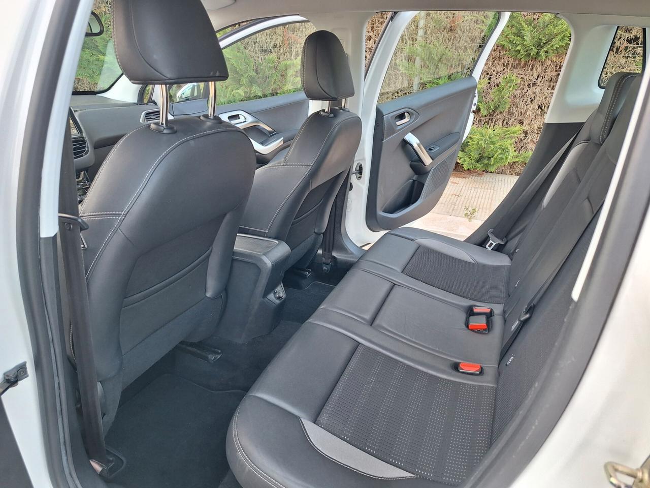 Peugeot 2008 1.6 e-HDi 92 CV "Allure" NAVI