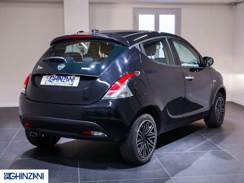 Lancia Ypsilon 1.0 Hybrid 70 CV S&S Gold Neo Patentati