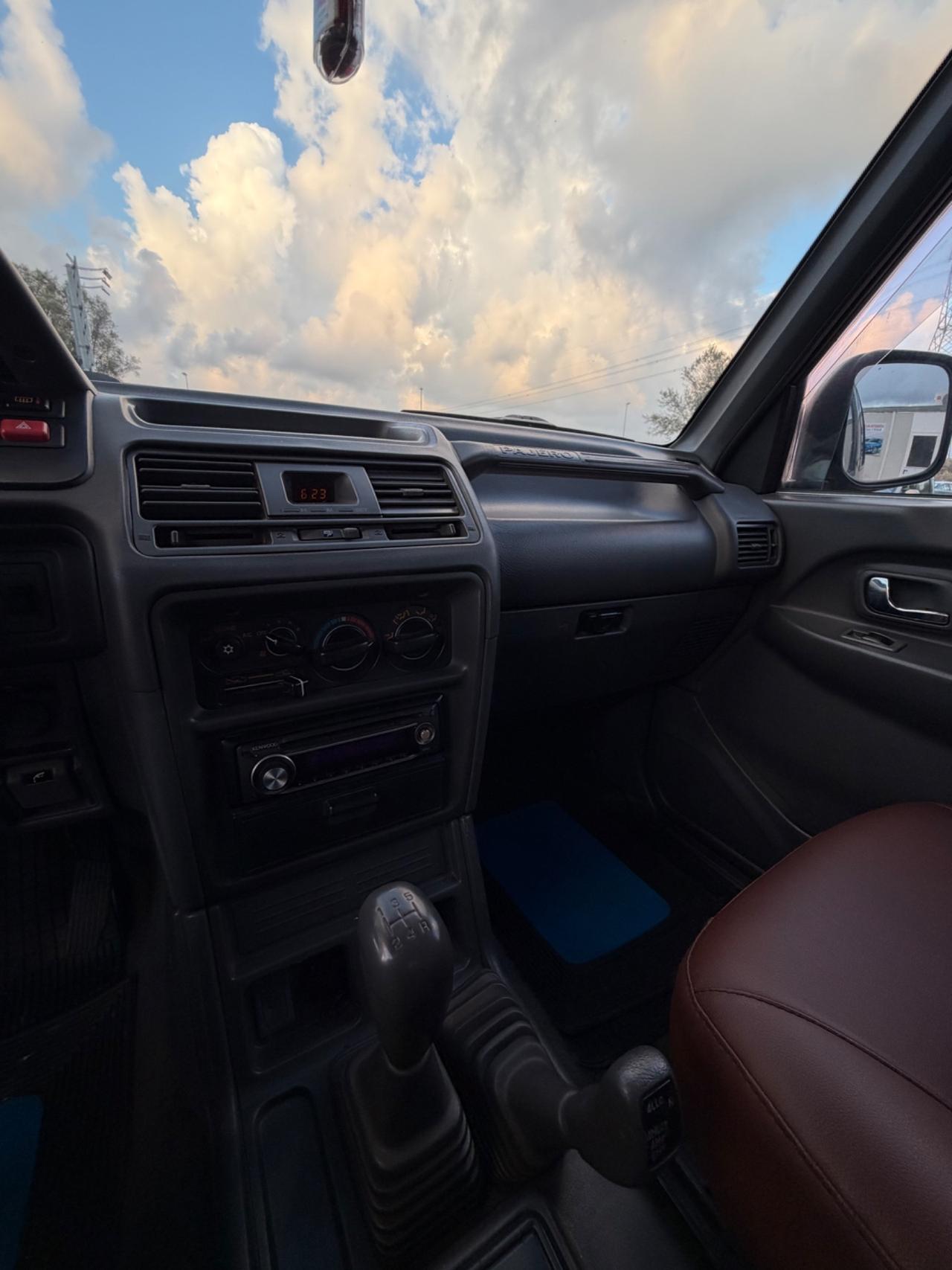 Mitsubishi Pajero 2.5 TDI Metal-top S. Select GLS