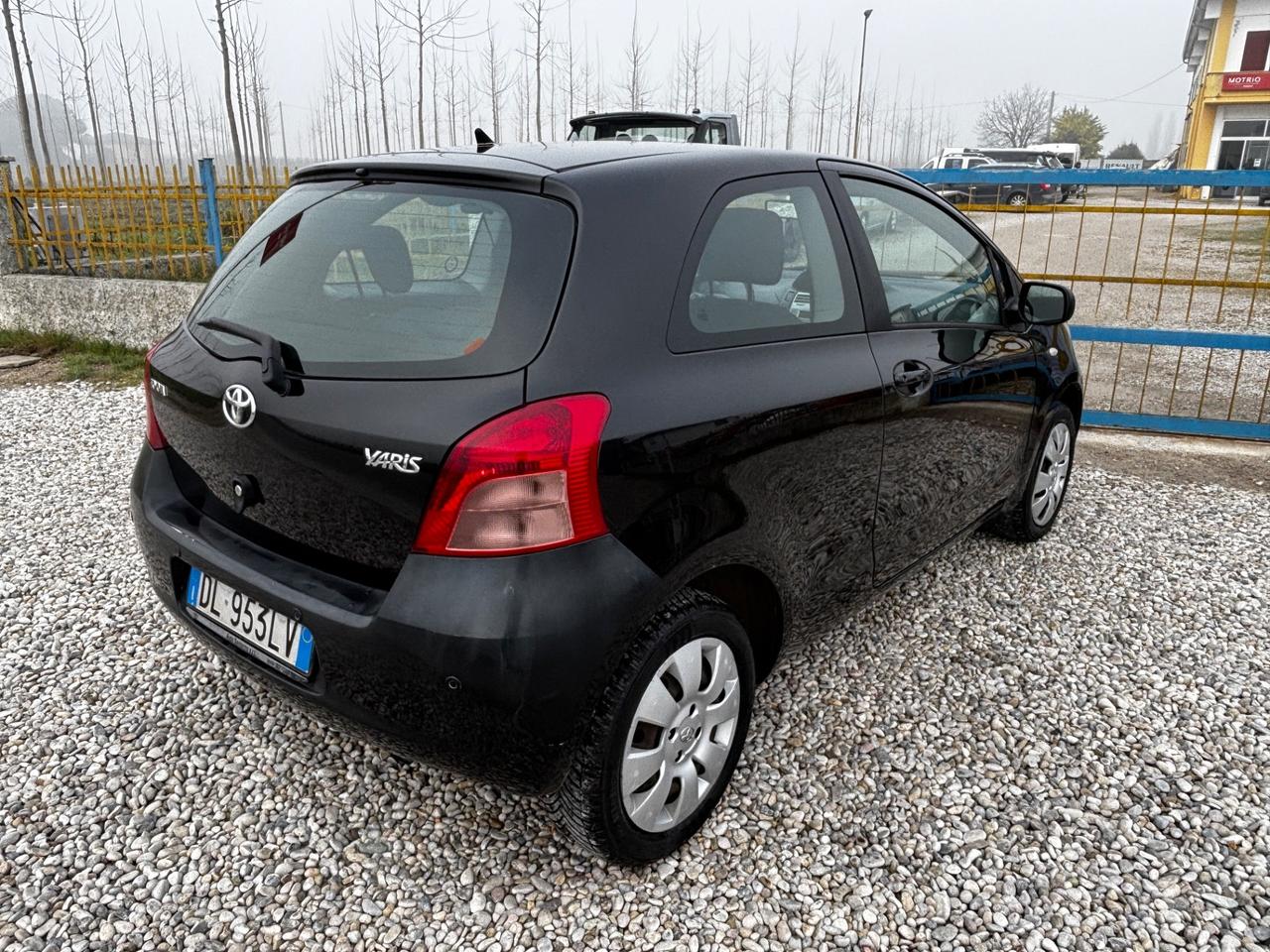 Toyota Yaris 1.0 3 porte Sol