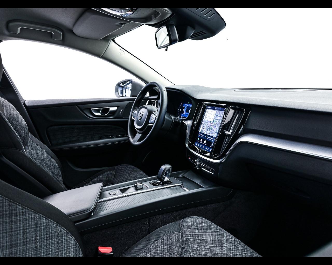 VOLVO V60 B4 (d) automatico Essential