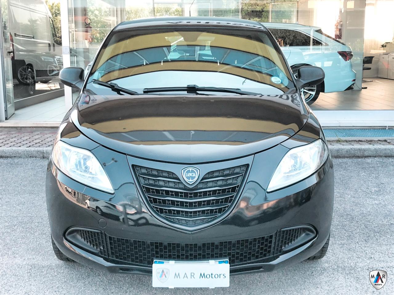 Lancia Ypsilon 1.2 69 CV 5 porte S Momodesign