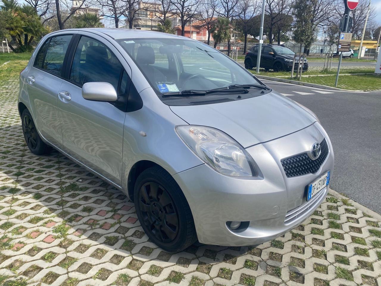 Toyota Yaris 1.0 5 porte Sol
