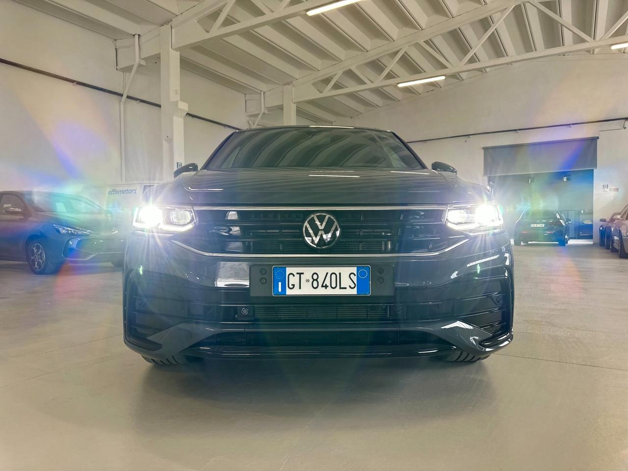 Volkswagen Tiguan 2.0 tdi R-Line 150cv DSG + Fari Matrix Service VW