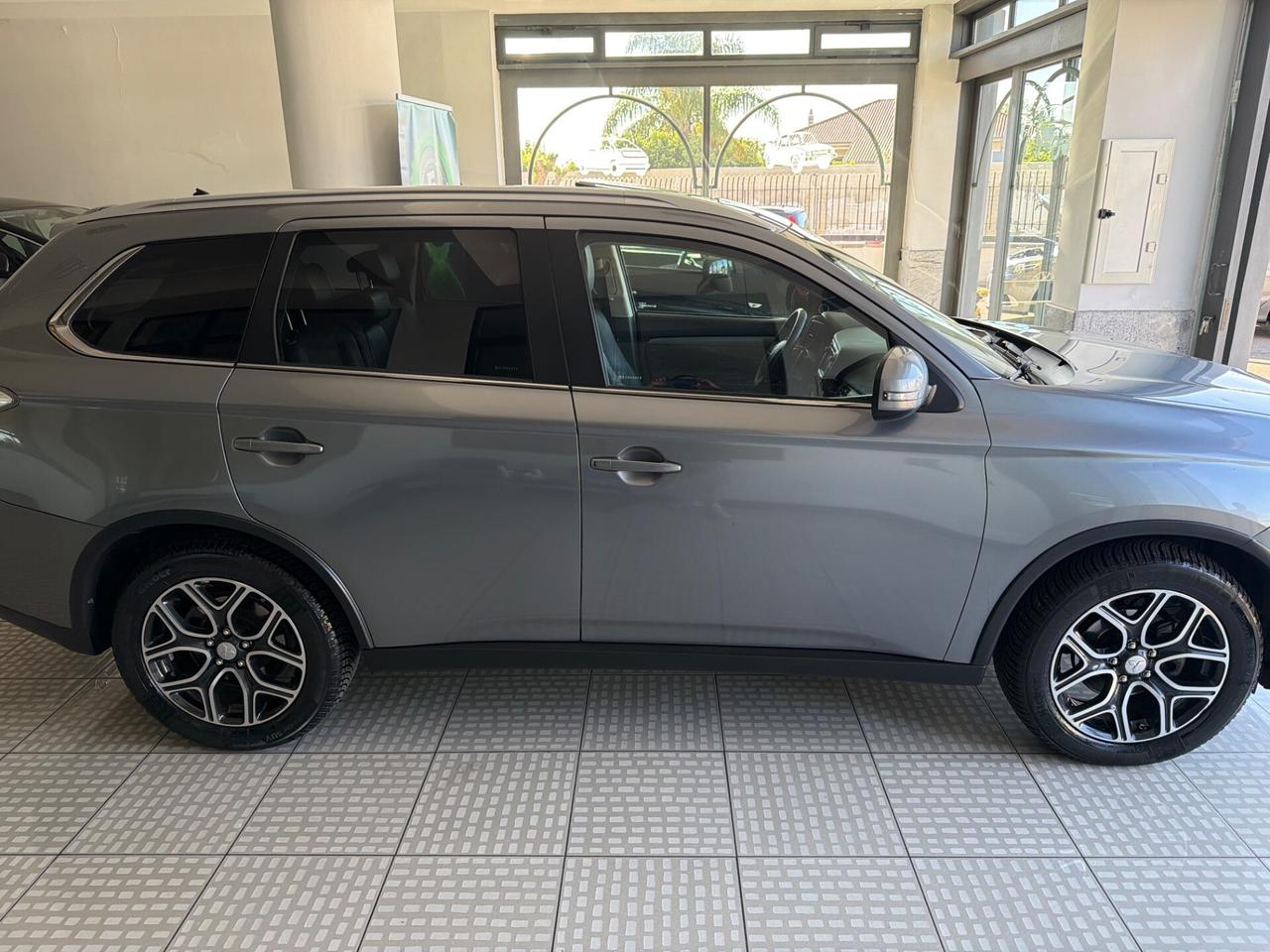 Mitsubishi Outlander 2.2 DI-D 4WD Instyle 7p. Con Tetto apribile
