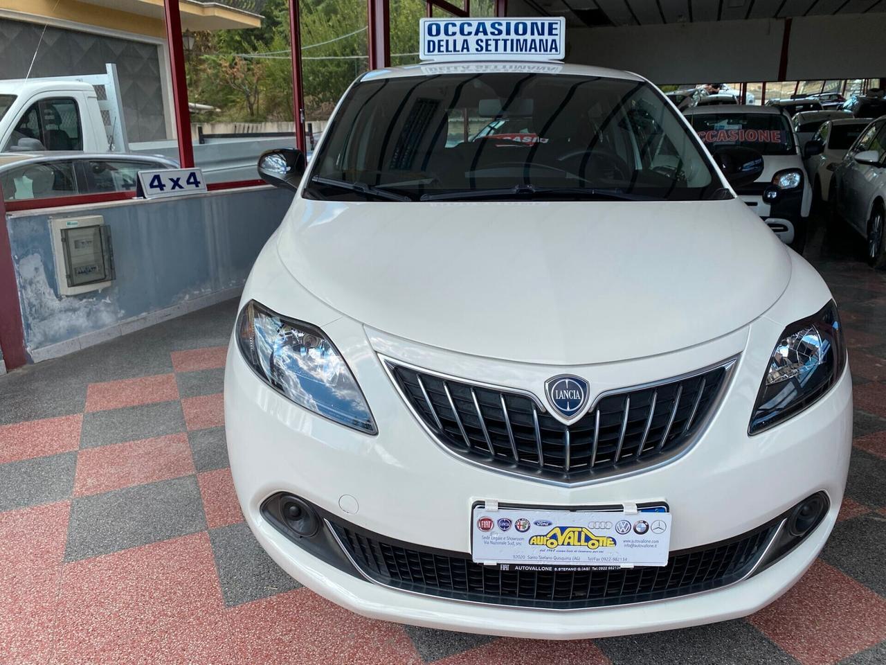 Lancia Ypsilon 1.0 Hybrid Silver