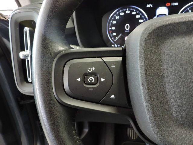 VOLVO XC40 T2 MOMENTUM CORE MANUALE