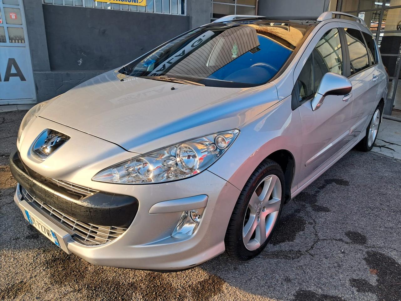 Peugeot 308 2.0 HDi 136CV aut. SW Ciel Féline