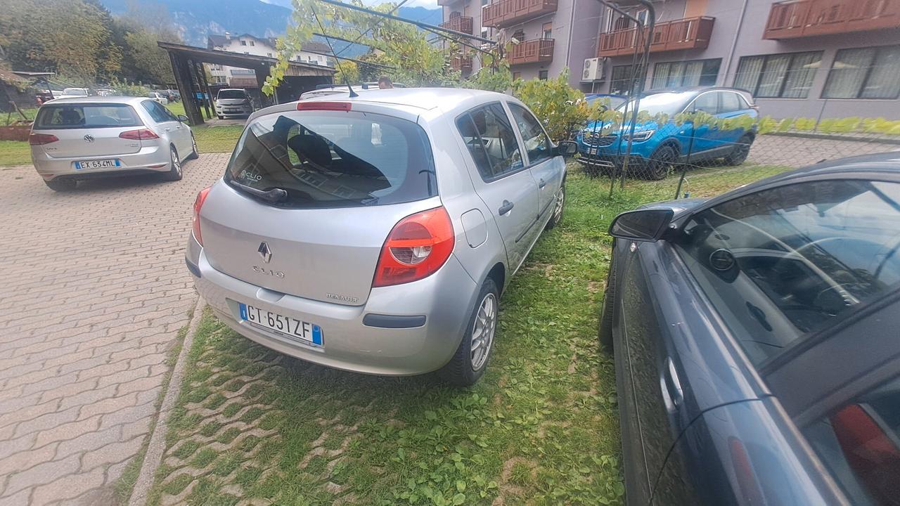 Renault Clio Storia 1.2 16V 5 porte Confort