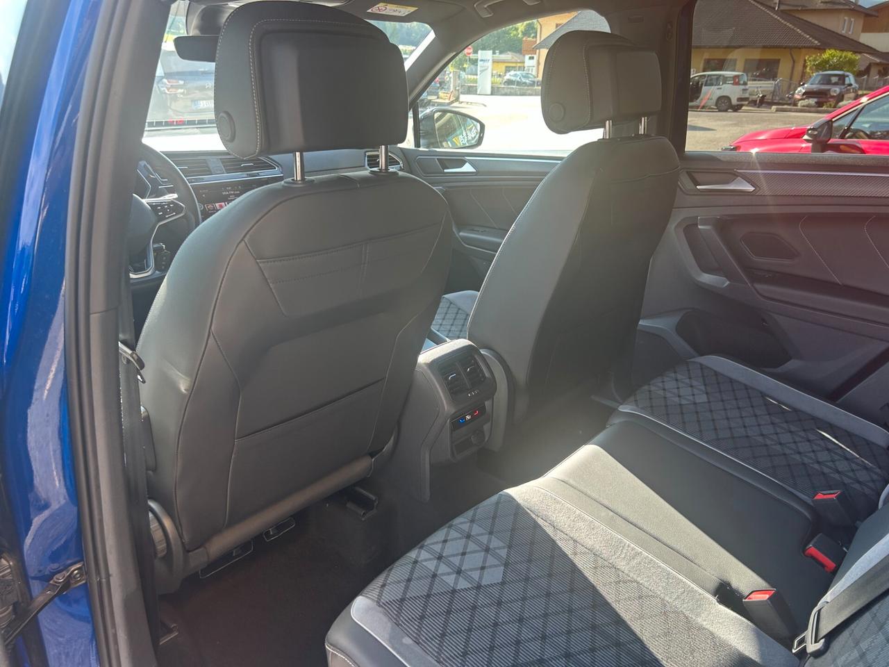 Volkswagen Tiguan R-LINE 2.0 TDI 150cv DSG 4MOTION
