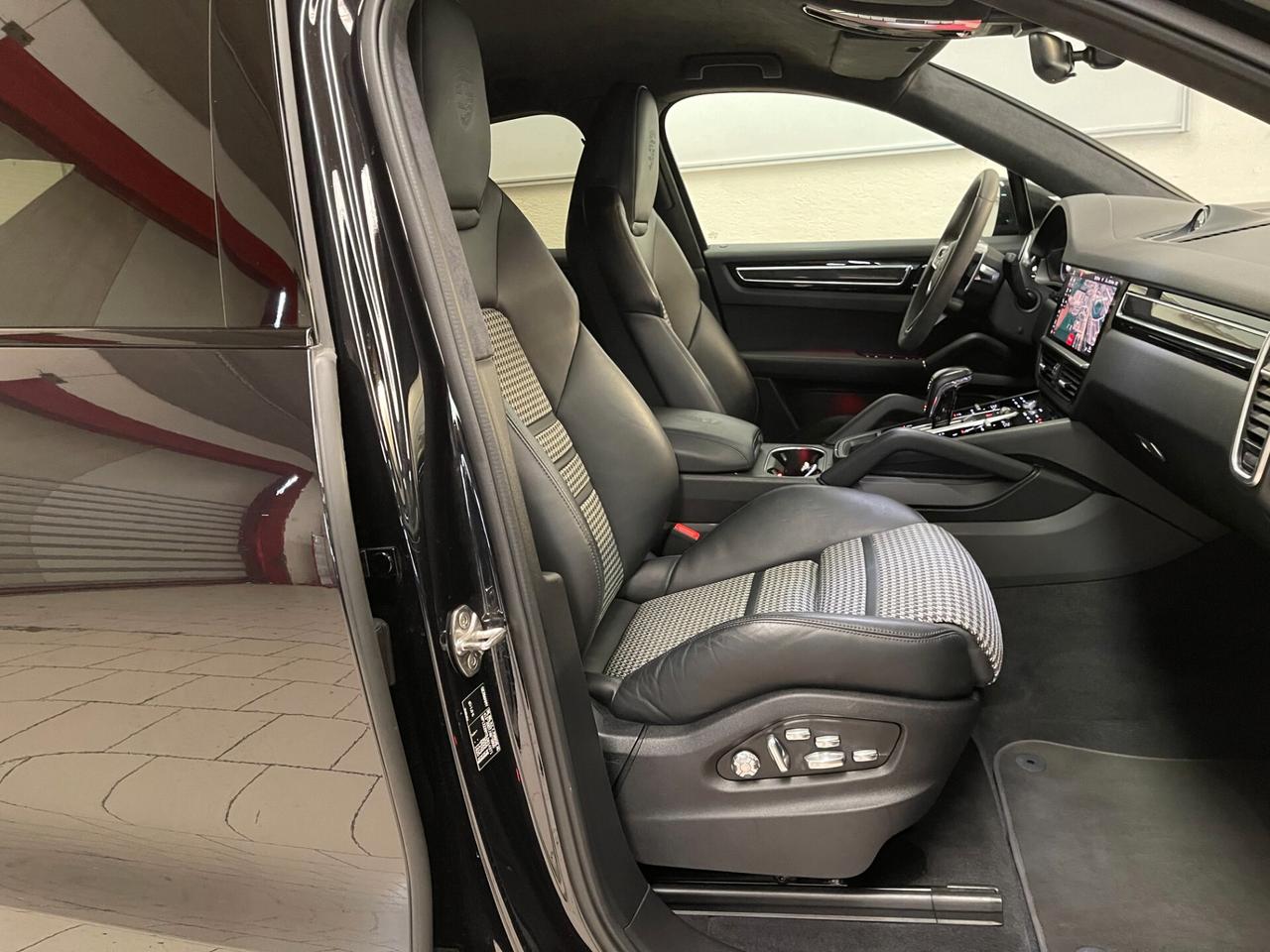 Porsche Cayenne Pacchetto Sport Carbonio-Cerchi 22 GT-Led Matrix-3.0 E-Hybrid Tiptronic-LEGGI SOTTO