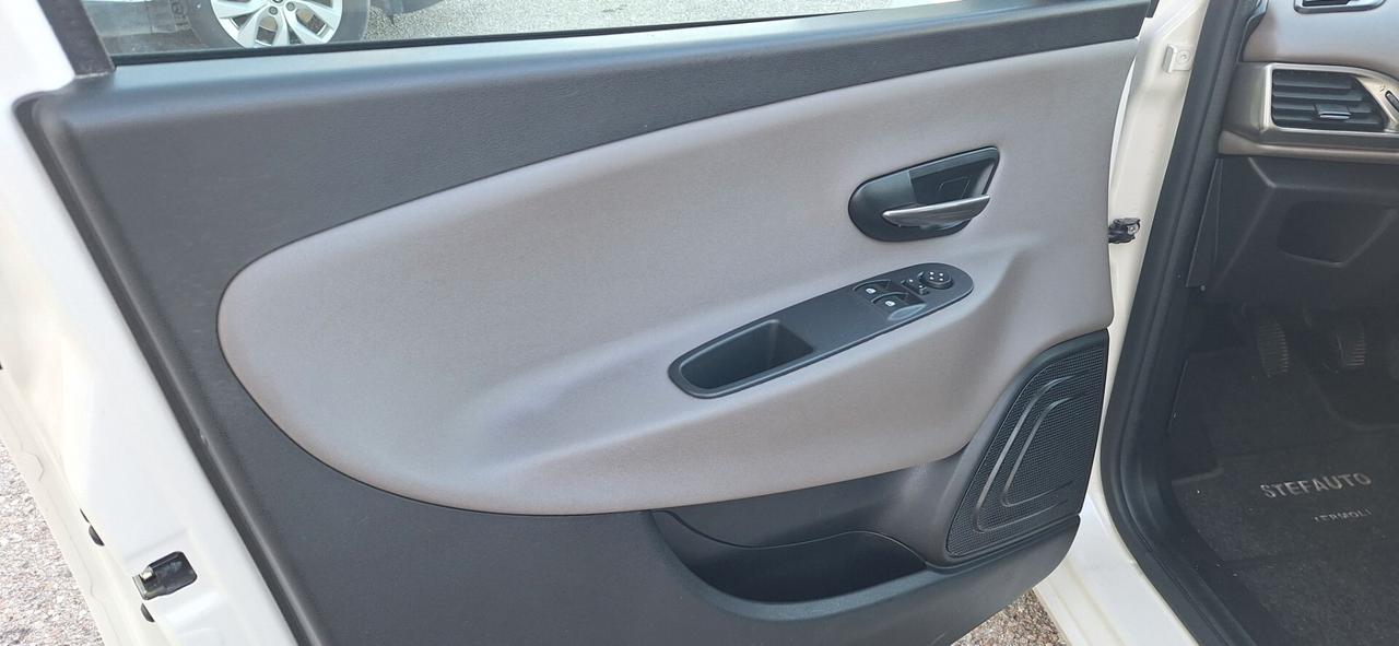 Lancia Ypsilon 1.2 69 CV 5 porte GPL Ecochic Silver