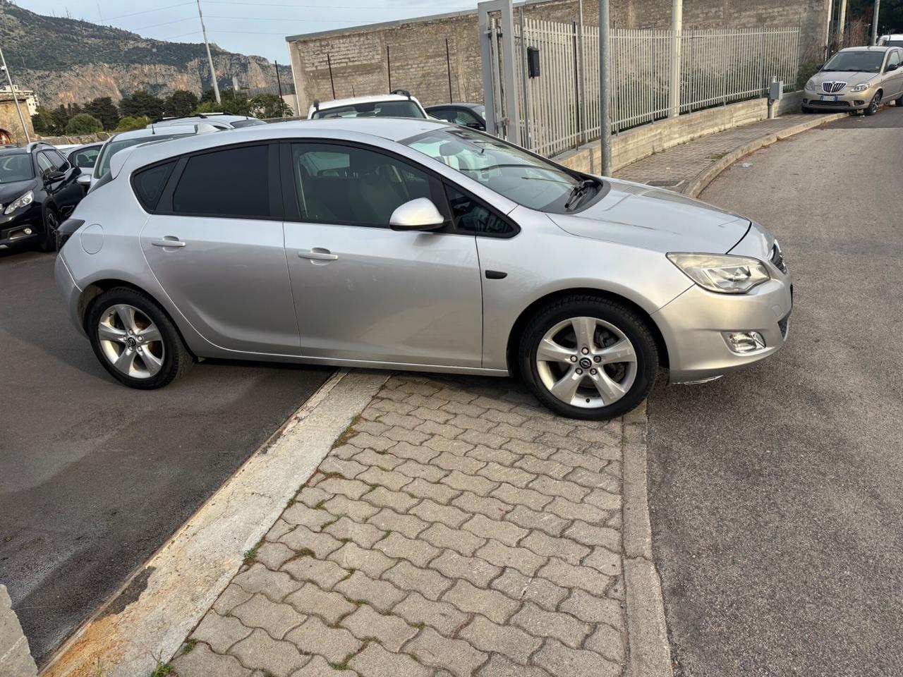 Opel Astra 1.7 CDTI 110CV 5 porte Cosmo