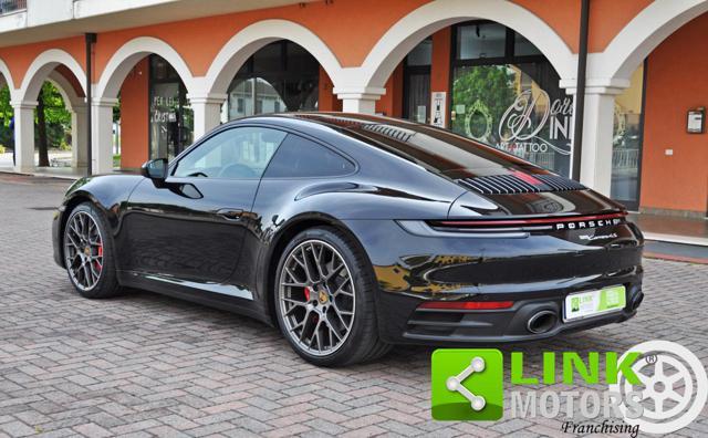 PORSCHE 911 Carrera 4S