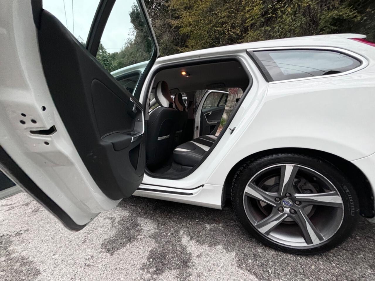 Volvo V60 D3 R-design Kinetic