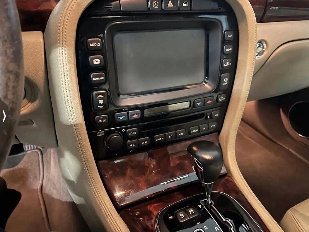 Jaguar XJ 2.7 D V6 cat LWB Sovereign PERFETTA