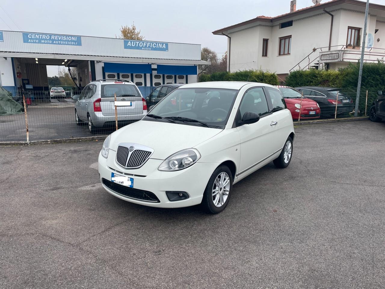 Lancia Ypsilon 1.3 MJT 75 CV Unyca