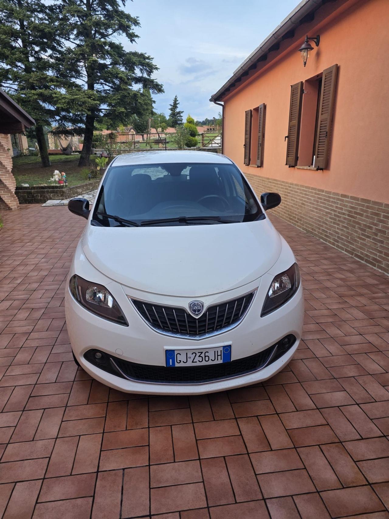 Lancia Ypsilon 1.0 FireFly 5 porte S&S Hybrid Ecochic Gold