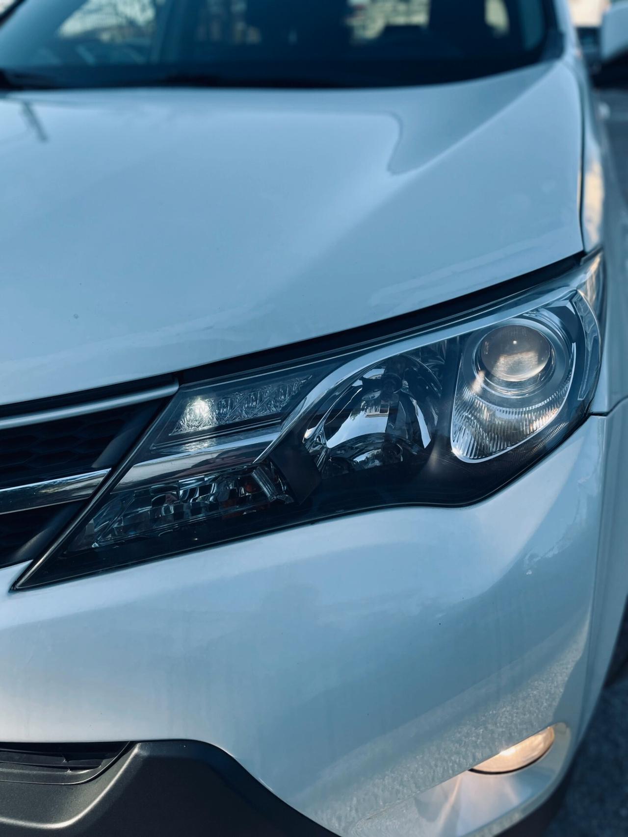 Toyota RAV 4 RAV4 2.0 D-4D 4WD Style White Ed.