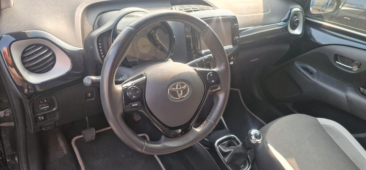 Toyota Aygo 1.0 VVT-i 69 CV 5 porte x-clusiv